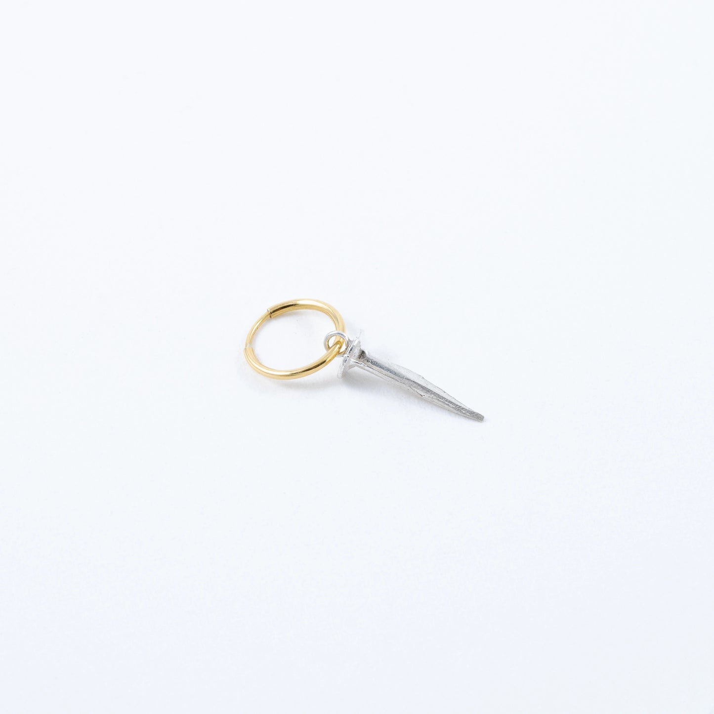 BOUCLE D'OREILLE CLOU
