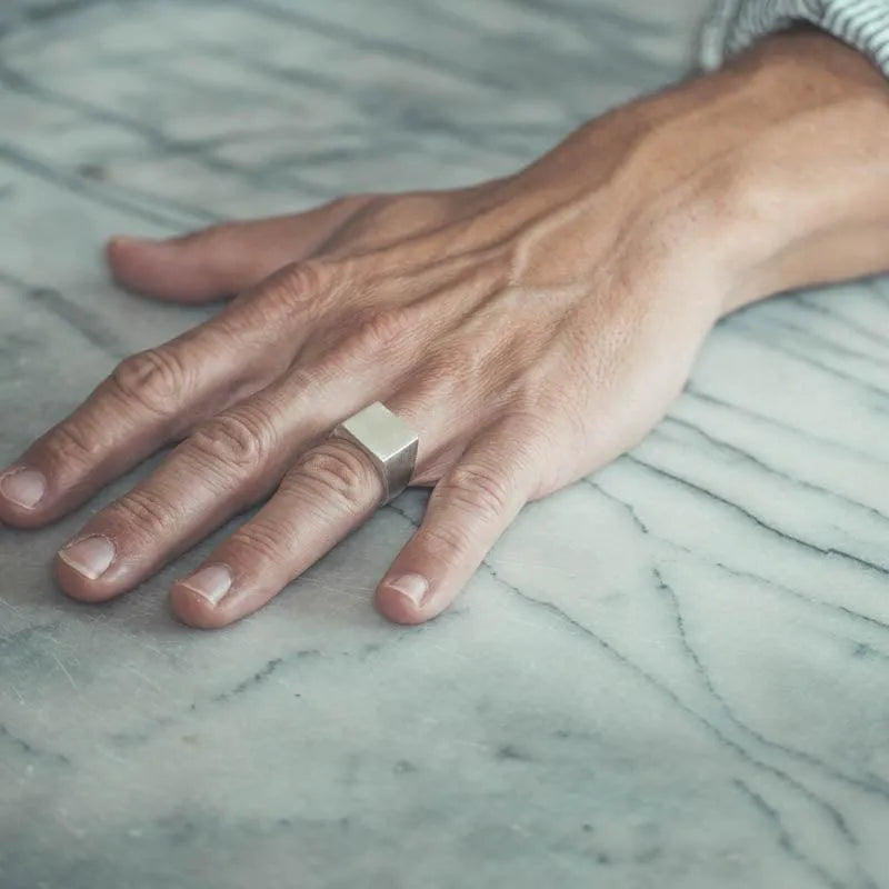 ZEUS SIGNET RING