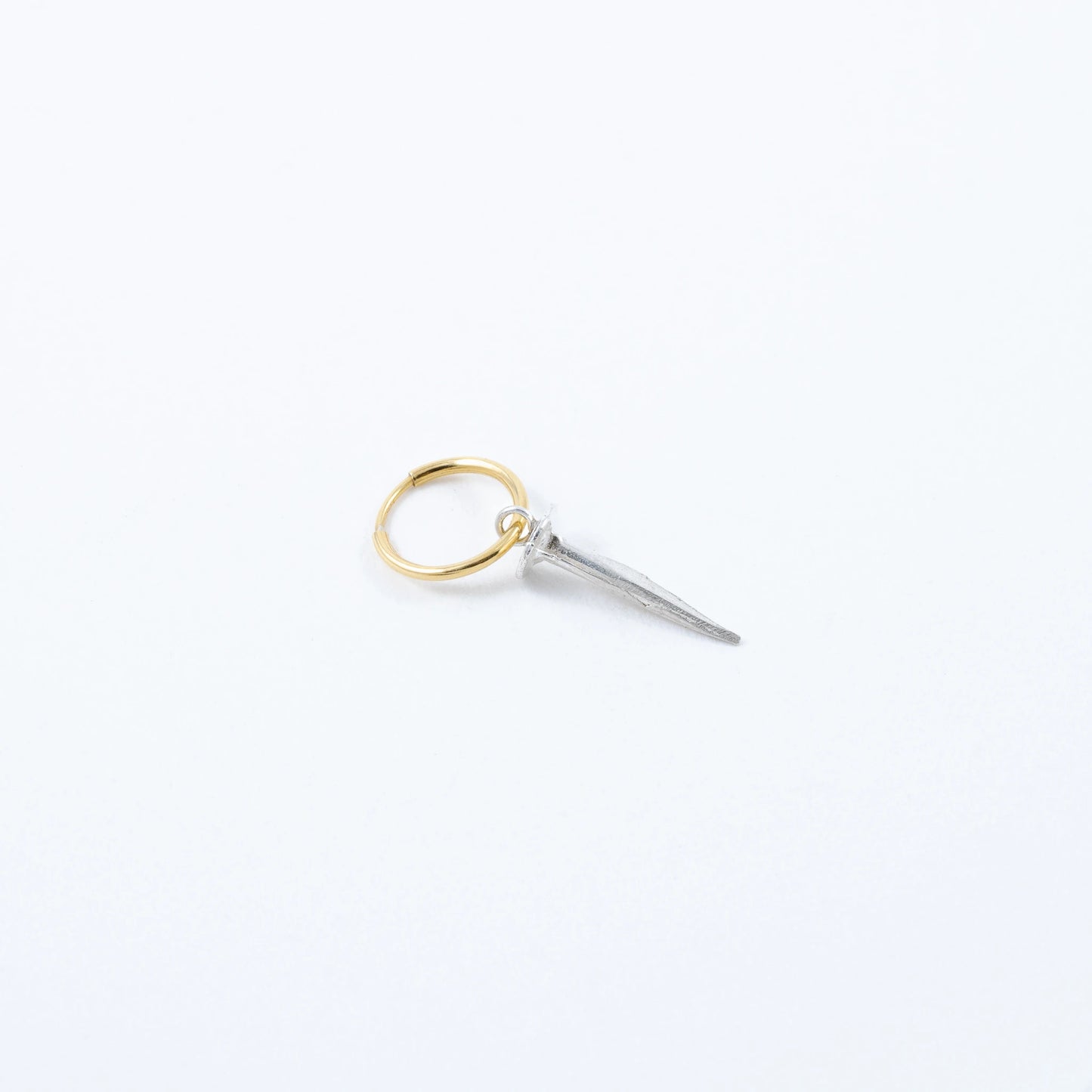 BOUCLE D'OREILLE CLOU
